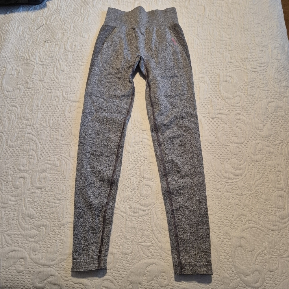 Gymshark women's size Small gray with pink accents EUC